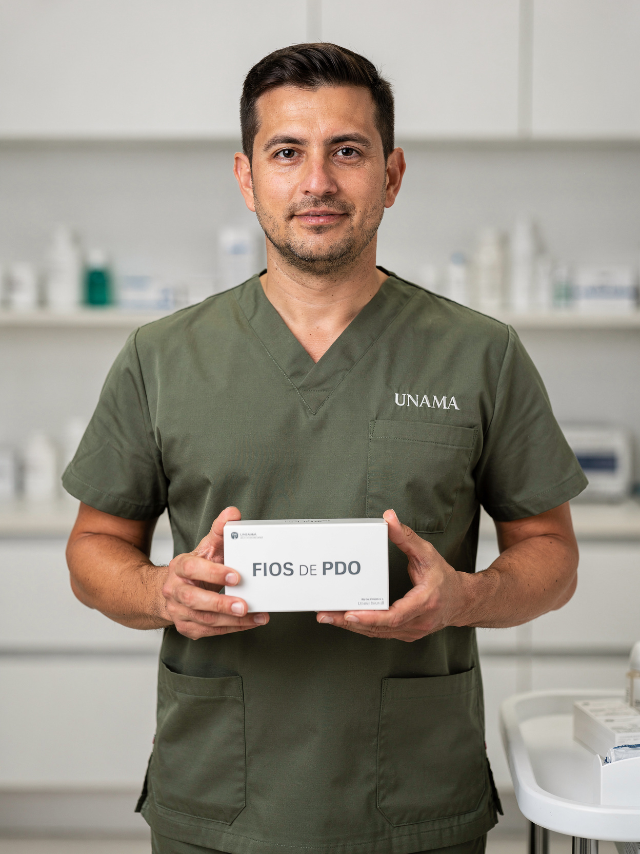 Biomédico UNAMA apresentando fios de PDO